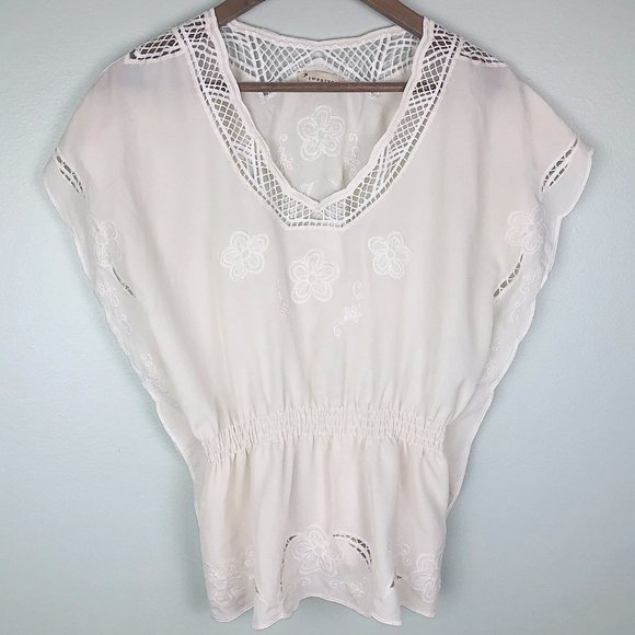 Forever 21 Tops - $10 CLEARANCE! Forever 21 Porcelain Lace Boho Peasant Top